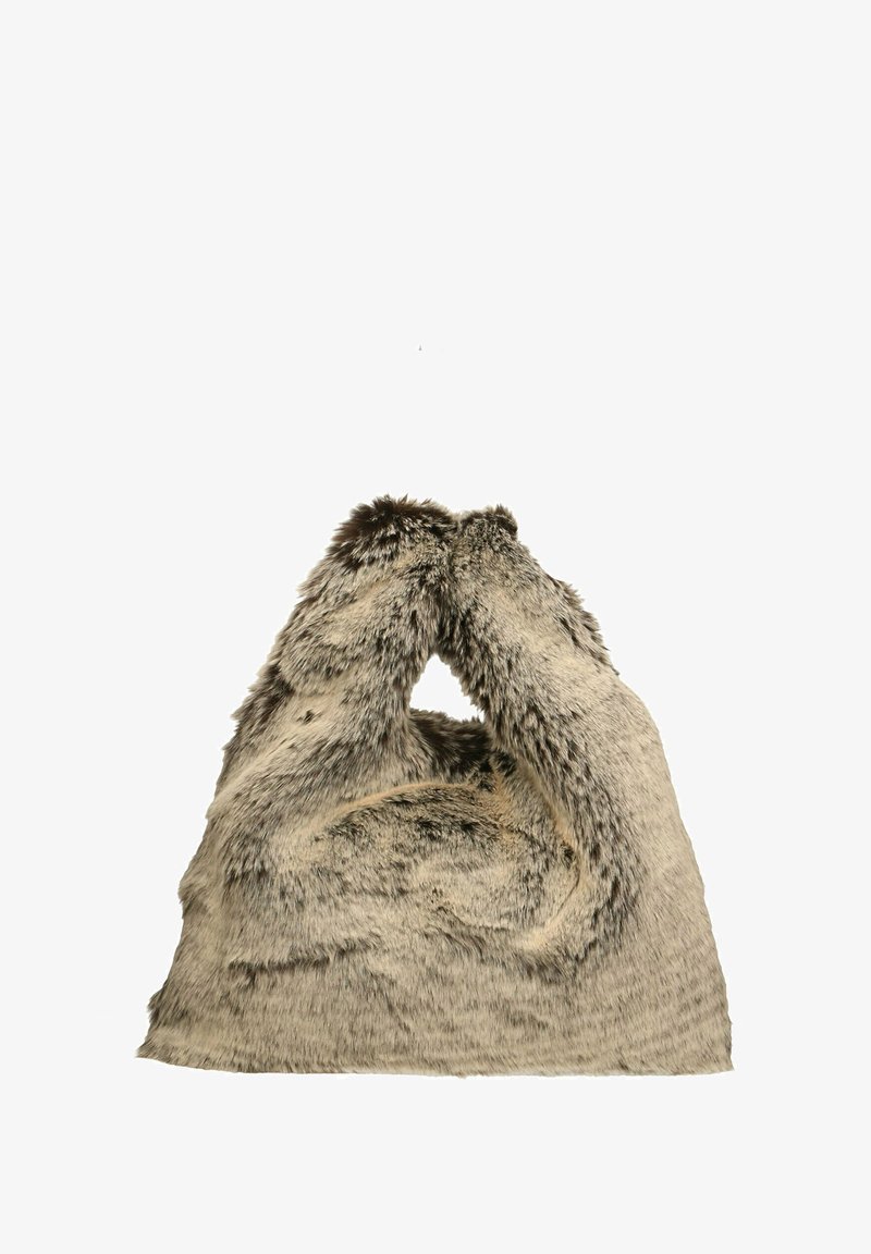 Borsa in pelliccia sintetica di color grigio chiaro con una superficie morbida e testurizzata. Forma unica e morbida con un manico ad anello per il trasporto.