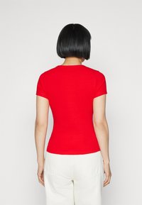 Tommy Jeans SLIM BADGE TEE - Jednoduché tričko - deep crimson