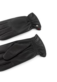 Schwarze Lederhandschuhe mit gerafftem Handgelenksdetail und Druckknopfverschluss. Glatte Textur mit gesteppten Akzenten und minimalistischem Design.