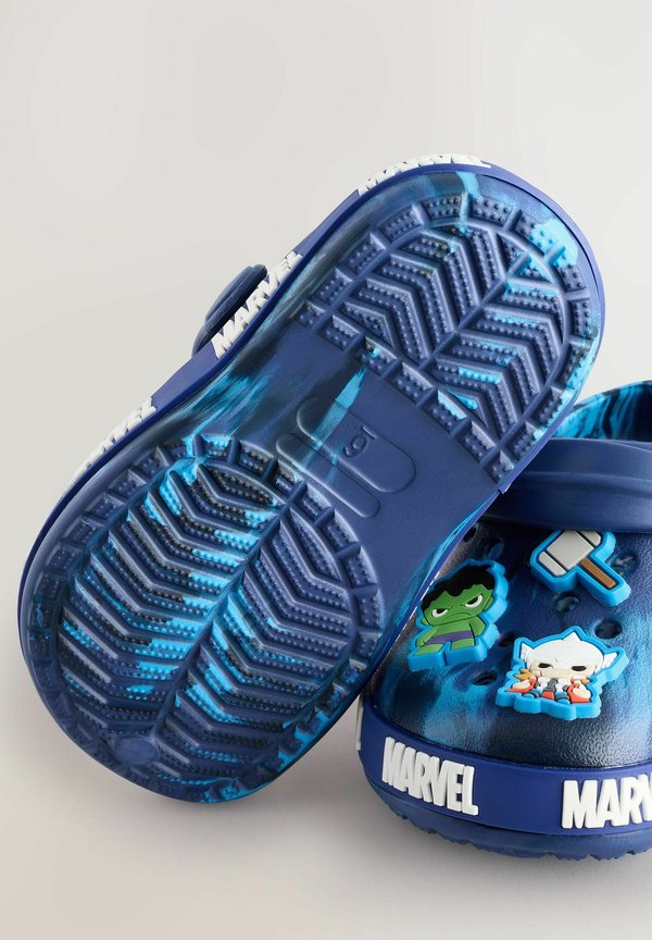 REGULAR FIT – MARVEL CHARACTER – Badesandale