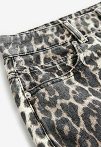 REGULAR FIT - Minisukně - leopard print