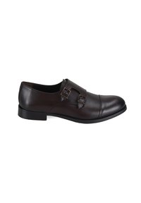 Bruine leren schoenen met een ronde neus, dubbele gesp-sluiting en een slank ontwerp. Heeft een lage hak en een gladde textuur.