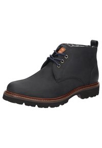 Botas de tobillo de cuero negro con detalles de cuero marrón, punta redonda, cordones azules y suela de goma texturizada. Forradas con material suave.