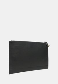 Borsa a tracolla nera in pelle con superficie testurizzata, forma rettangolare, chiusura con zip e tracolla removibile. Design semplice ed elegante.