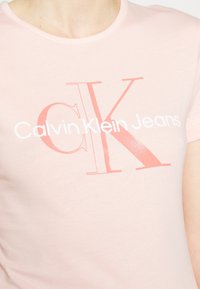 Calvin Klein Jeans Triko s potiskem - pink