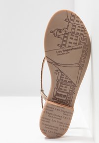 Les Tropeziennes par M Belarbi MONATRES - Sandales tongs - silver