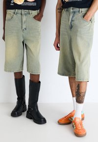 Jaded London - JUMBO JORTS UNISEX - Lühikesed teksad - light blue Väikepilt 1