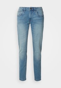Jean slim en denim bleu clair avec bouton frontal, fermeture éclair et design à cinq poches.
