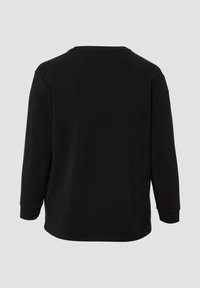 Czarna bluza z długim rękawem z okrągłym dekoltem, wykonana z miękkiej tkaniny. Posiada ściągacze na rękawach i luźny fason. Gładka tekstura.
