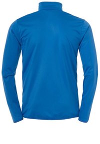 Langärmliges Sportshirt in leuchtendem Blau, mit hohem Kragen und glattem, dehnbarem Stoff. Keine sichtbaren Logos oder Muster.