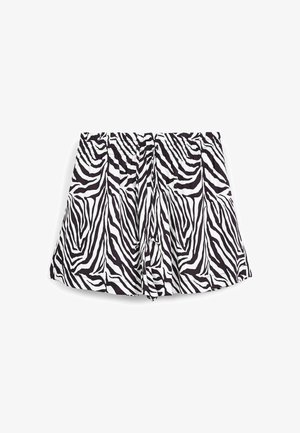 Pantaloncini con stampa zebra realizzati in tessuto leggero, caratterizzati da un motivo bianco e nero, design plissettato e un elastico in vita.