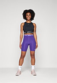 Nike Performance SHORT RISE - Tamprės - court purple/white