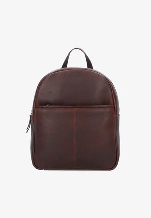 Mochila de cuero marrón con bolsillo frontal con cremallera, asa superior y superficie sutilmente texturizada sobre un fondo blanco.