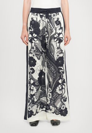MICKEY PANT - Bukser - white/dark blue