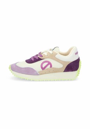 Sneaker leggero con una tomaia in rete, dettagli in suede beige e viola, lacci viola e una suola neon testurizzata. Presenta un logo circolare.