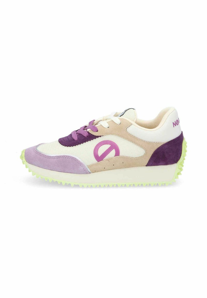 Sneaker leggero con una tomaia in rete, dettagli in suede beige e viola, lacci viola e una suola neon testurizzata. Presenta un logo circolare.