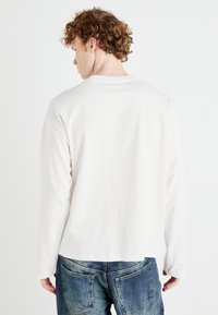 Weekday GREAT BOXY LONG SLEEVE  - Hosszú ujjú felső - white