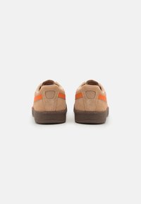 Puma DELPHIN UNISEX - Sneakers basse - dusty tan/cayenne pepper