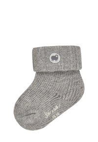 Grau gestrickte Socke mit einem gerippten Bündchen, das ein kreisförmiges Schaf-Logo auf dem Bündchen trägt. Größe angegeben als 13-14. Texturiertes, weiches Material.
