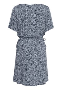Robe bleu marine à manches courtes avec un petit motif floral blanc, taille cintrée avec un lien sur le côté, ourlet à hauteur des genoux.