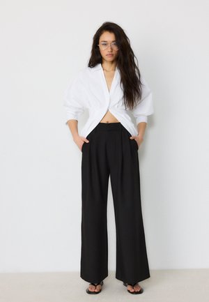 Stradivarius, WIDE, czarny