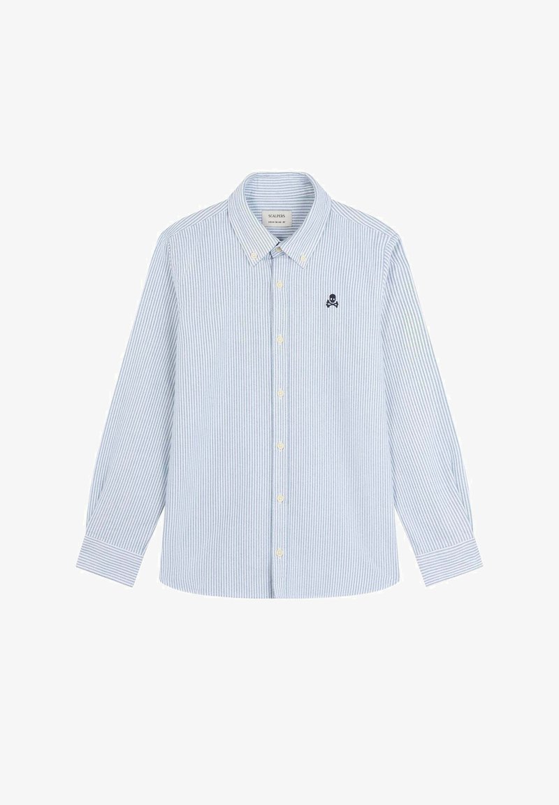 Camisa de botones a rayas en algodón azul claro y blanco. Presenta un cuello clásico, mangas largas y un pequeño logo de calavera bordado en el pecho.