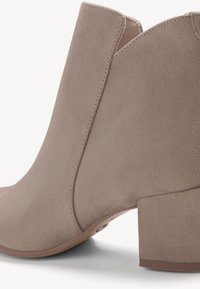 Tamaris Tronchetti - grey