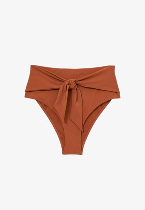 Hochgeschnittener brauner Bikini-Unterteil mit einem geknoteten vorderen Detail, glatter Textur und minimalistischem Design. Geeignet für Strandmode.