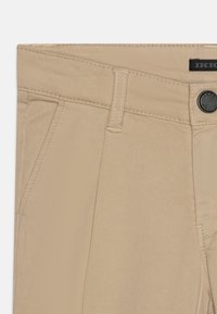IKKS PANTALON - Chino - beige moyen