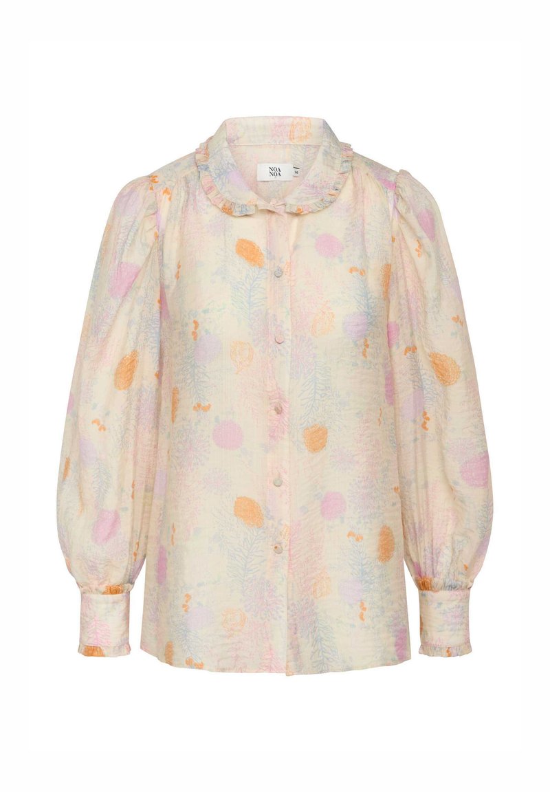Blusa floreale con colletto a volant, maniche lunghe a sbuffo, bottoni sul davanti, colori pastello tra cui rosa, arancione e giallo chiaro.