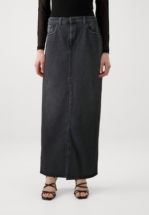 Maxi denim skirt in dark grey with a straight cut, featuring front pockets, a button closure, and a seam running down the center.