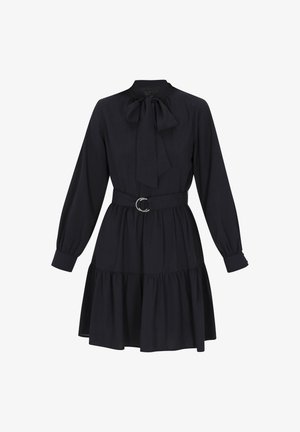 Tumesinine kleit kõrge kaelusega, pikkade puhvis varrukatega, lipsu aktsendiga ja vööga taljes. Omab volangidega seelikut ja siledat kangast tekstuuri.