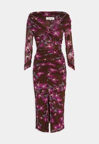 Vestido de manga larga en una tela marrón transparente con patrones florales en morado y azul. Presenta fruncidos y un escote atractivo de hombros descubiertos.