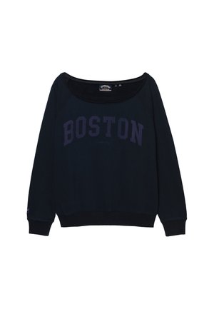 Sudadera azul marino oscuro con escote amplio y la palabra "BOSTON" impresa en letras grandes y desgastadas en el pecho.