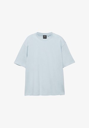 Lichtblauw oversized T-shirt met korte mouwen, ronde hals en een zwart Pull&Bear merklabel aan de binnenkant van de kraag.