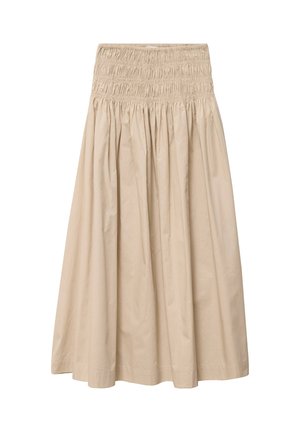 Jupe longue beige avec ceinture haute élastiquée et froncée, et panneaux de tissu fluides couvrant toute la longueur.