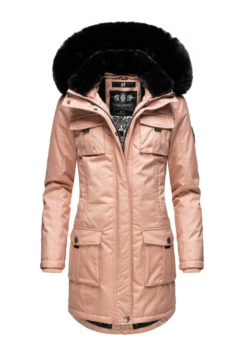 Roze geïsoleerde parka-jas met een grote zwarte met bont gevoerde capuchon, vier voorzakken, een ritssluiting aan de voorkant en een gelamineerde textuur.