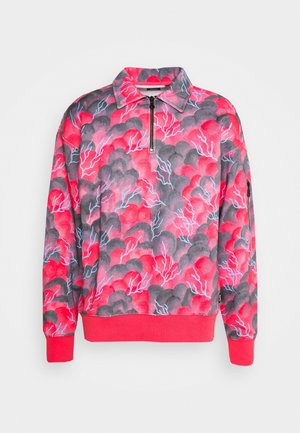 Trui met lange mouwen met rood, grijs en zwart wolkenpatroon, paarse bliksemontwerpen, halve ritskraag en rode manchetten en zoom.