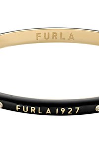 Fekete és arany karkötő, amelyen a "FURLA" és a "FURLA 1927" feliratú gravírozott logó található, kiegészítve apró strasszkövekkel a részletek érdekében.