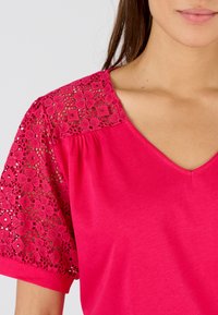 Damart TEE DÉTAILS MACRAMÉ - Camiseta estampada - rose