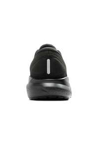 Schwarzer Sportschuh mit einem strukturierten Mesh-Obermaterial, abgerundetem Absatz und reflektierenden Akzenten. Entwickelt für Unterstützung und Komfort, mit einer gepolsterten Sohle.