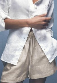 Reiss REGULAR FIT - WILLOW DRAWSTRING  - Rövidnadrágok - neutral