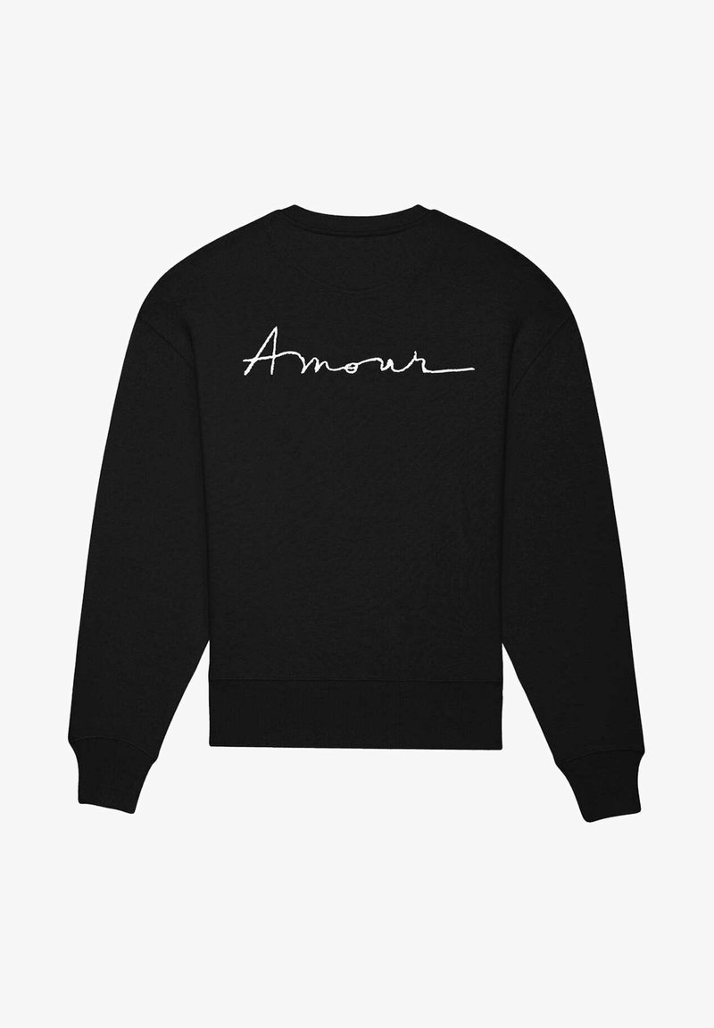 Černá mikina s bílým kurzívním nápisem "Amour" na zádech. Design obsahuje žebrované manžety a lem pro pohodlné nošení.