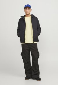 Jack & Jones JJE TEE  O-NECK  - Camiseta básica - french vanilla