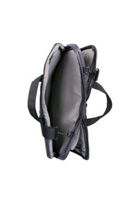 Schwarze und graue Laptop-Tasche, offen zu sehen mit gepolstertem Hauptfach, verstellbarem Schultergurt und Tragegriffen auf weißem Hintergrund.