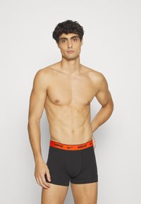 Nike Underwear TRUNK 3 PACK - Boxer brief - schwarz/orange/weiß