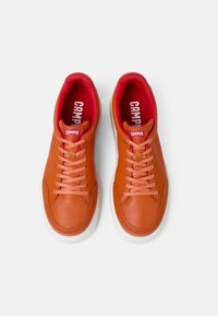 Camper RUNNER pomarańczowy