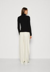 Marc O'Polo DENIM TURTLE NECK SWEATER STRUCUTRE FITTED - Pulover - black