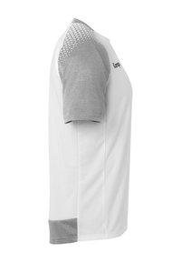 Maillot de sport gris et blanc présentant un design texturé sur le haut des épaules, des manches courtes et un ourlet droit. Le matériau semble léger et respirant.