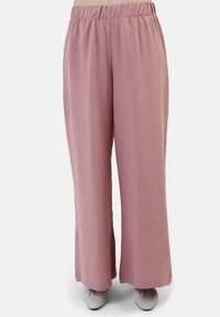 Lichtroze wijde broek met een elastische tailleband, gemaakt van een gestructureerde stof, met een losse silhoeet voor comfort en bewegingsvrijheid.